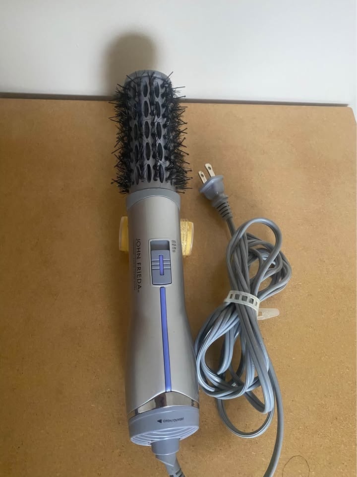John Frieda Hair Dryer Brush - photo 3