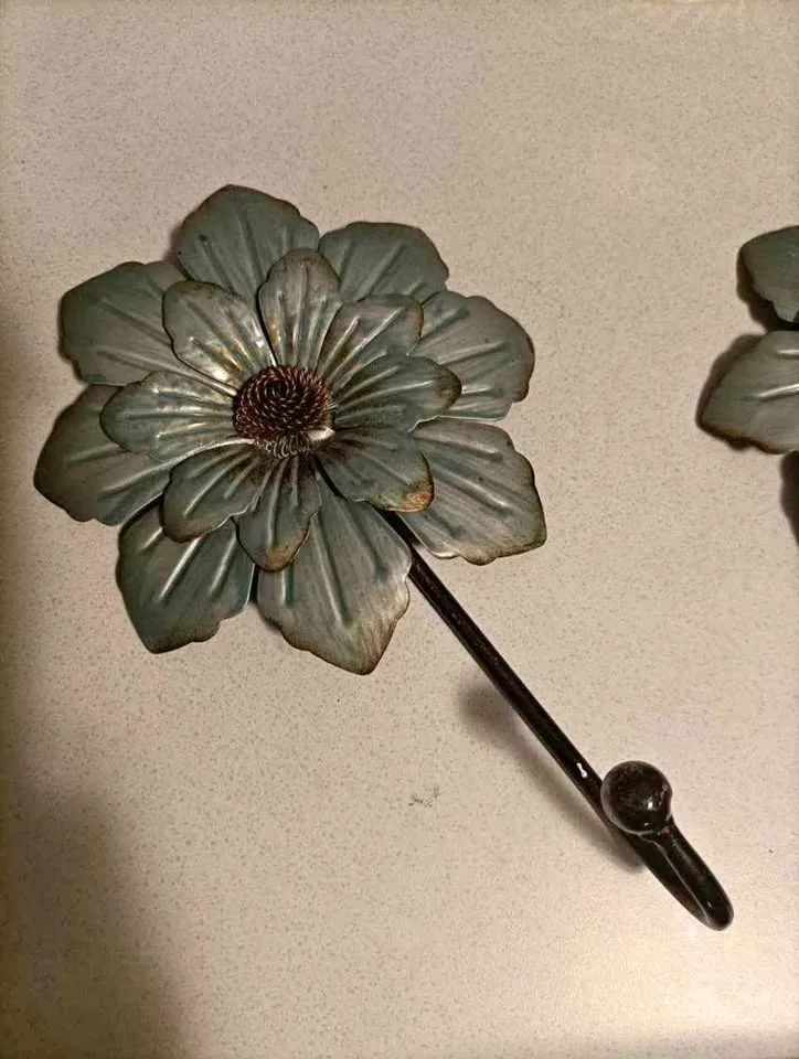 Metal Flower Coat Hangers