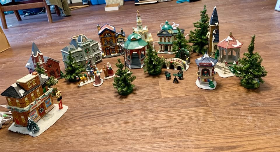 Vintage Porcelain Christmas Village - photo 2