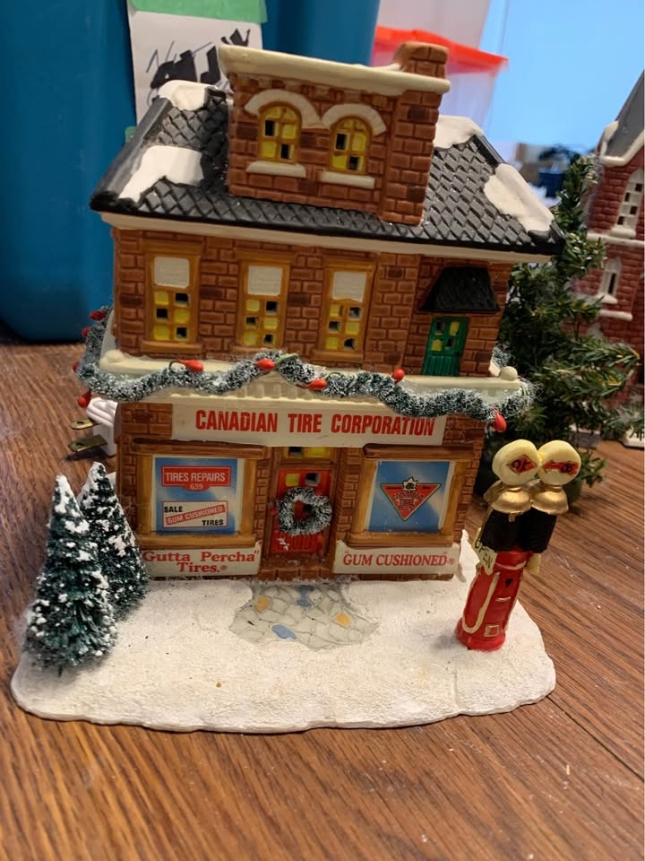 Vintage Porcelain Christmas Village - photo 4