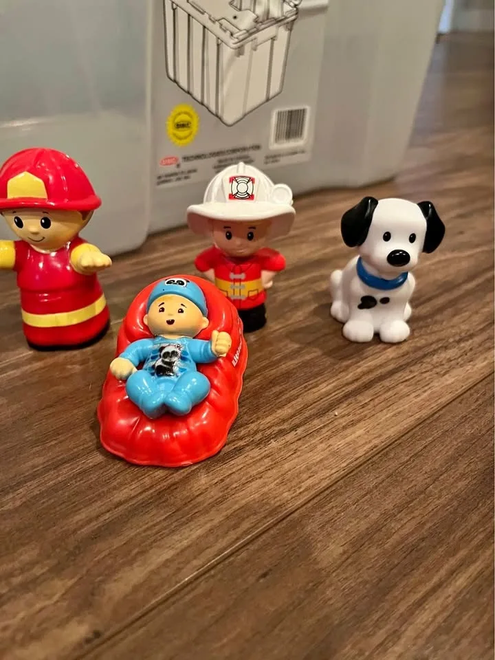 Little figurines( fire hall)