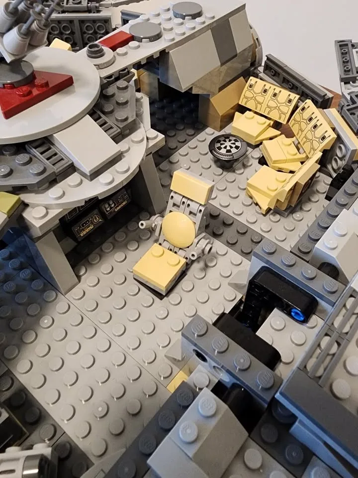 Lego Millennium Falcon 75257 (Includes Minifigs) image indicator(5)