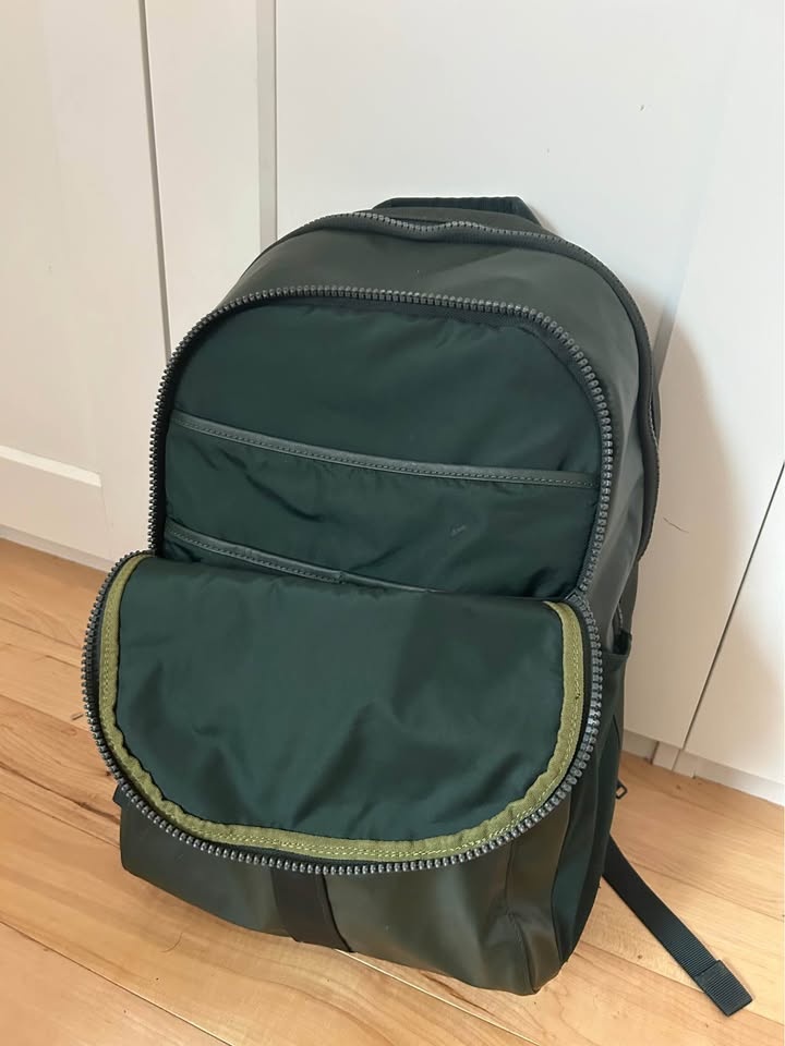 AWAY Everywhere Backpack in Green - 2023, good cond. - photo 2