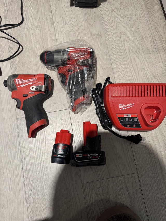 Milwaukee M12 Fuel Drill Driver Kit - photo 2