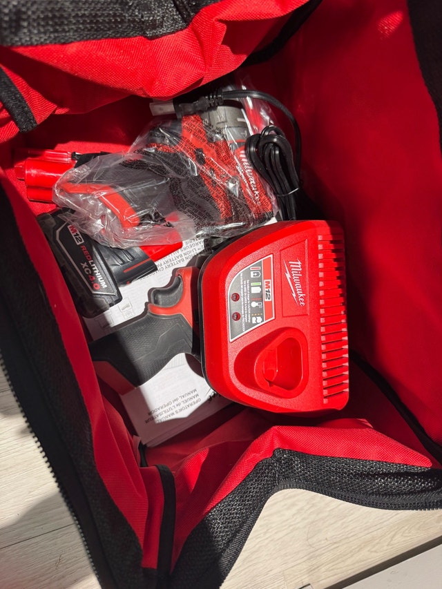 Milwaukee M12 Fuel Drill Driver Kit - photo 4