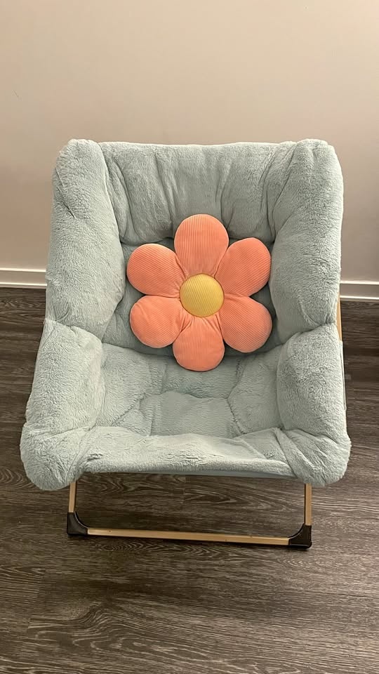 Comfy fur chair with pillow