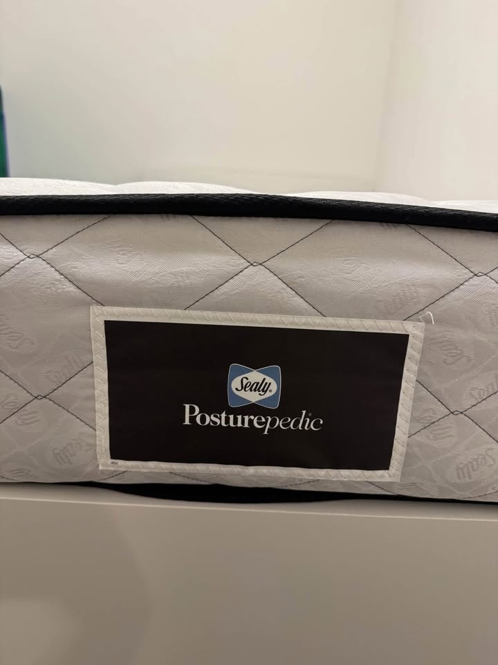 Sealy Posturepedic Twin mattress - photo 2