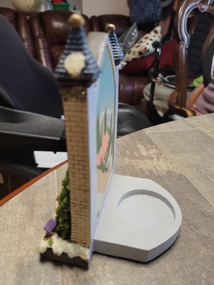 🎄 Christmas Carolers Candle Holder - Light-Up - $20 - photo 4