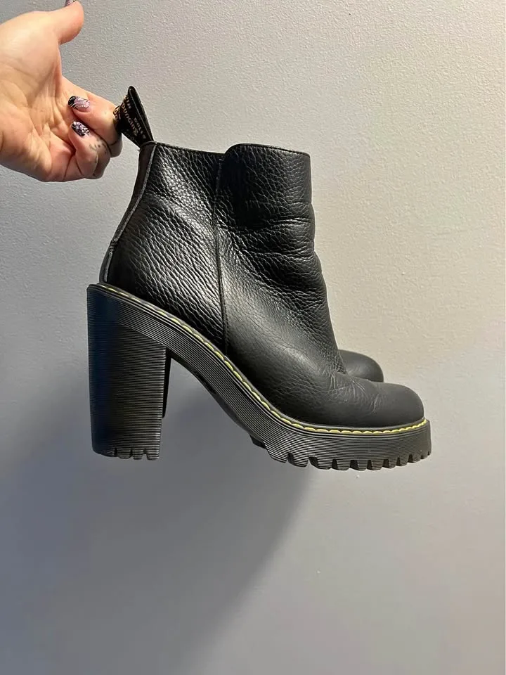 Black Leather biker boots with platform heel y2k 90s grunge docs