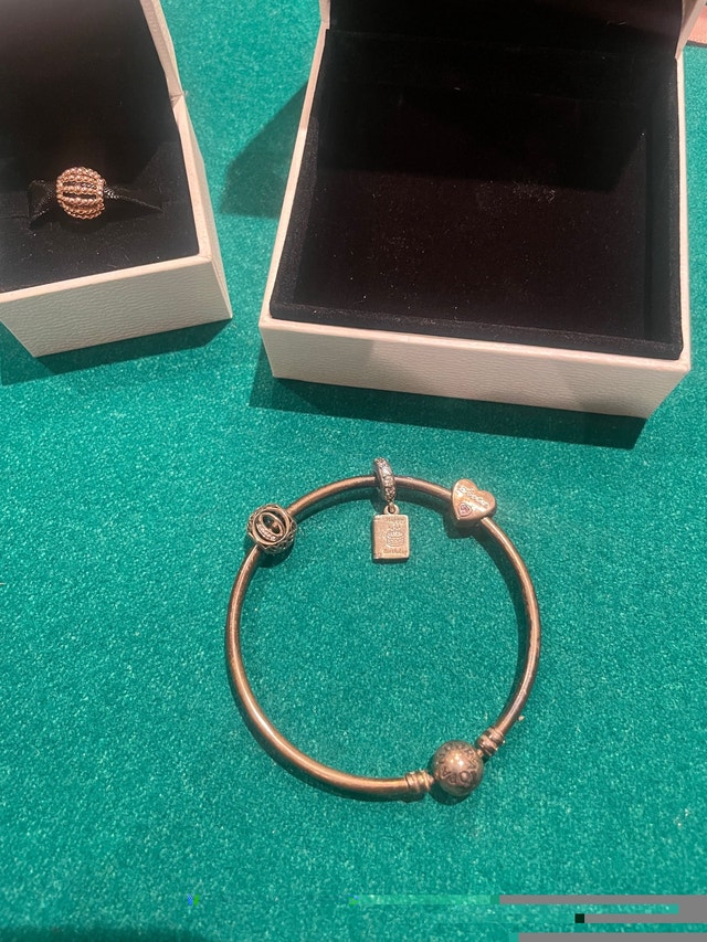 Pandora bracelet with 4 charms - including packaging -new - photo 3