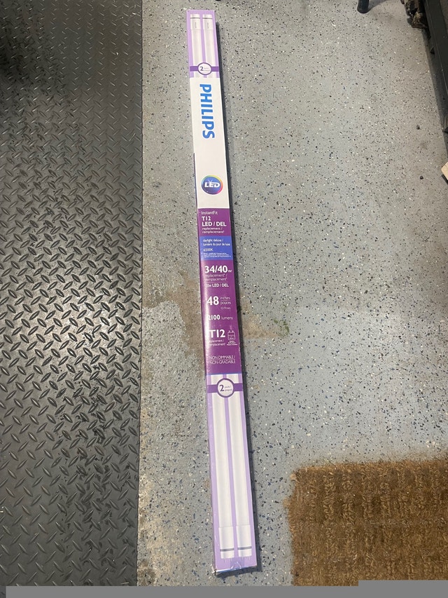 Phillips T12 48” led tube lights x Two - photo 2