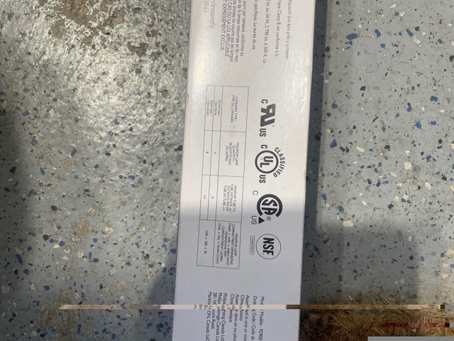 Phillips T12 48” led tube lights x Two - photo 3