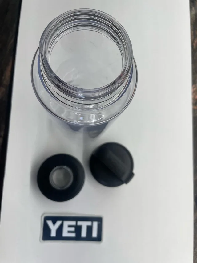 Yeti yonder 1L / 34oz Water Bottle image indicator(2)