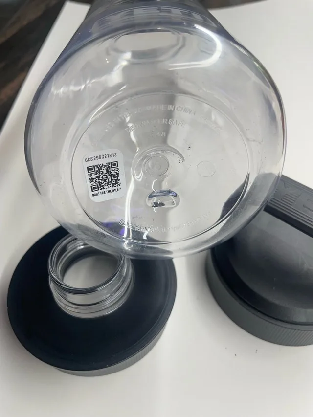 Yeti yonder 1L / 34oz Water Bottle image indicator(5)