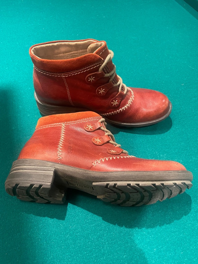 Josef Seibel women’s shoes. Size 37 New