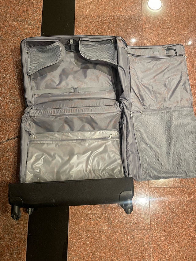 Samsonite Suit Carrier garment bag - four swivel spinner wheel - photo 4