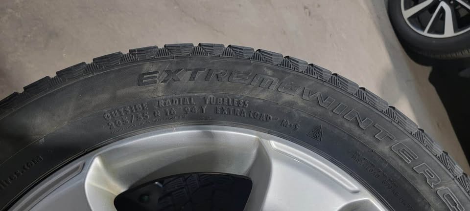 Winter Tire + Rim (Continental 205/55 R16) – Excellent Condition - photo 2