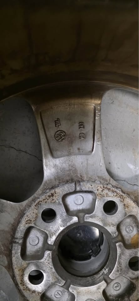 Winter Tire + Rim (Continental 205/55 R16) – Excellent Condition - photo 4