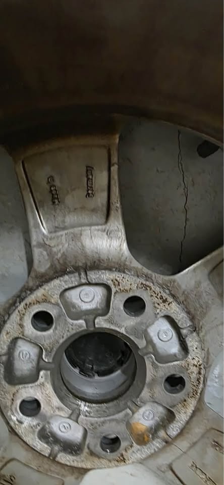 Winter Tire + Rim (Continental 205/55 R16) – Excellent Condition - photo 5