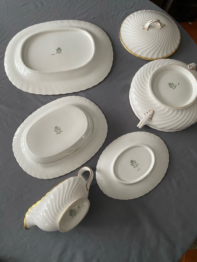 Vintage Aynsley Bone China Dinnerware Collection - photo 2