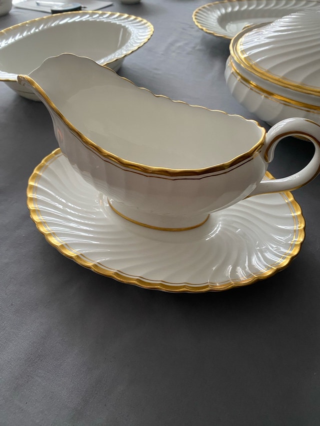 Vintage Aynsley Bone China Dinnerware Collection - photo 4