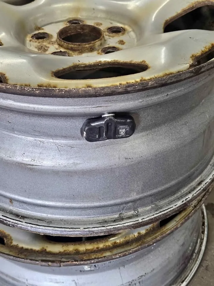 Honda Rims 17" with tire tire pressure sensor