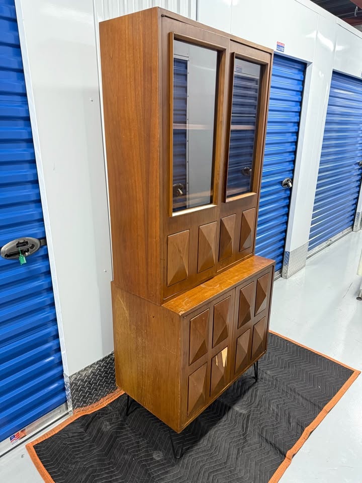 Vintage Diamond Hutch With Glass Display Top - photo 4