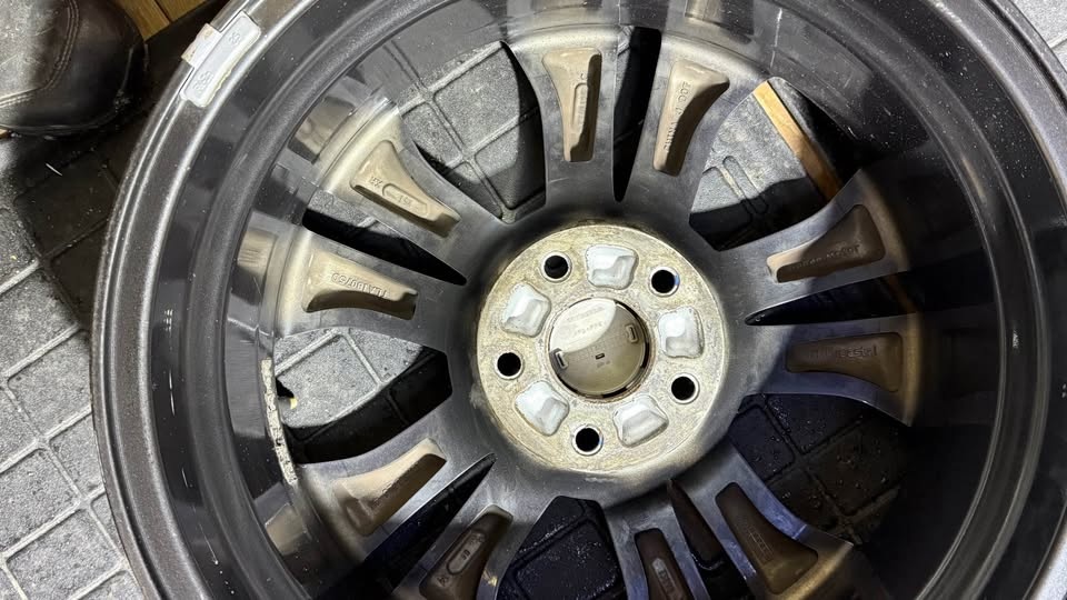 18 inch original Honda CRV rims brand  ￼like new - photo 3
