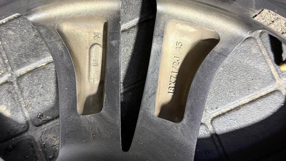 18 inch original Honda CRV rims brand  ￼like new - photo 4