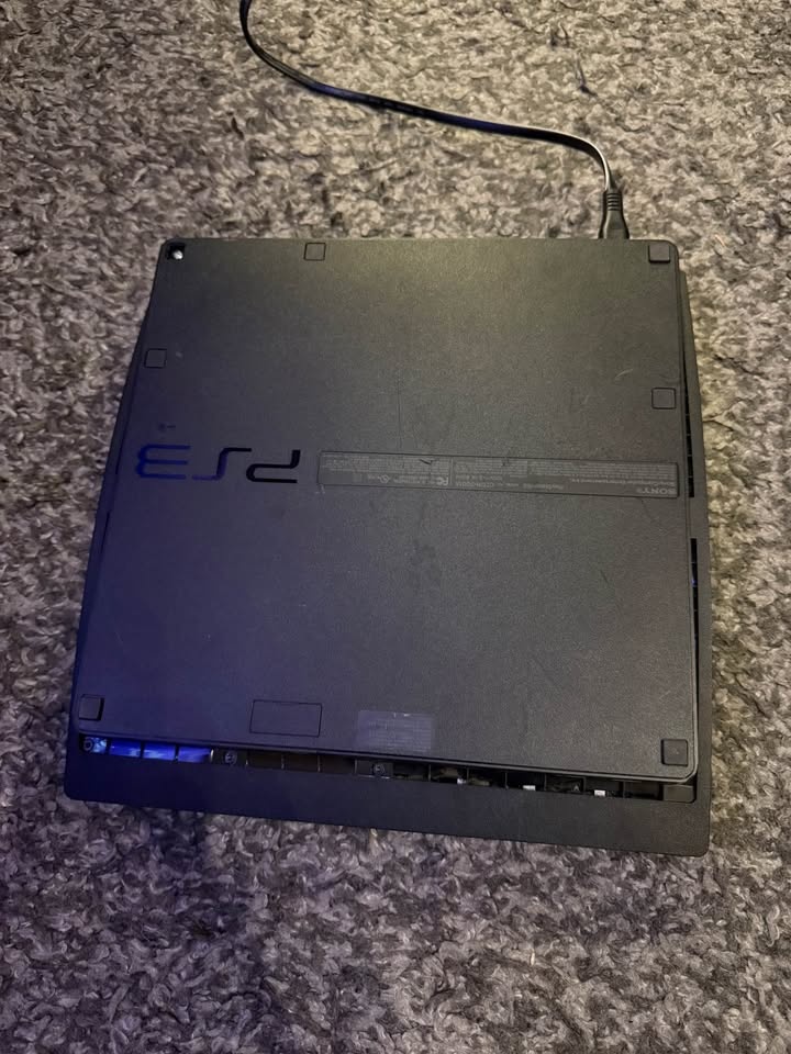 PS3 with bonus game - photo 2