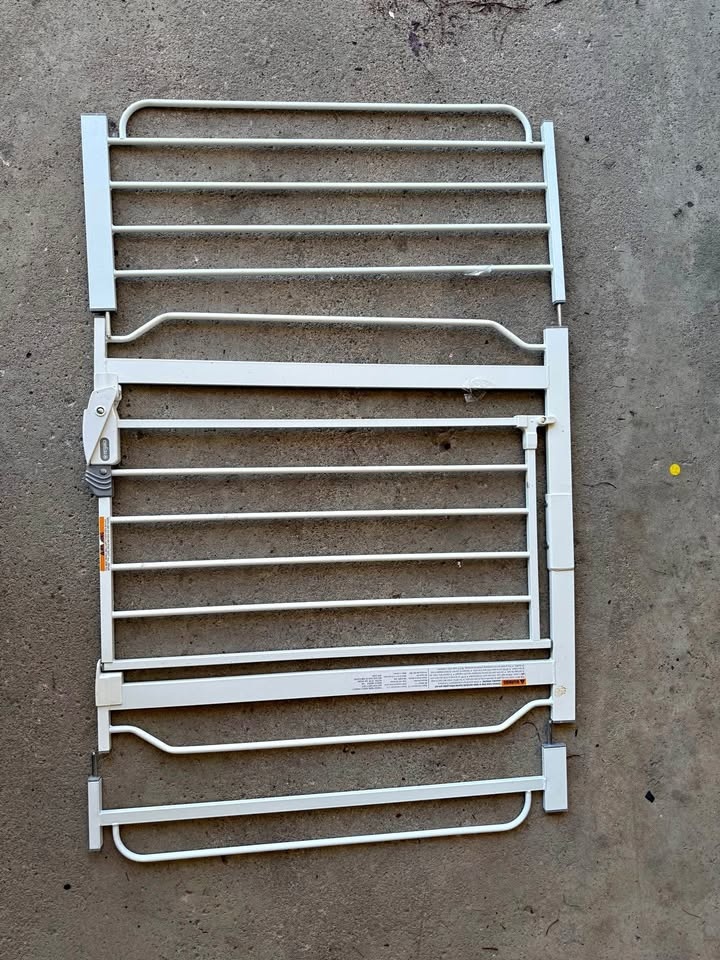 Baby gate