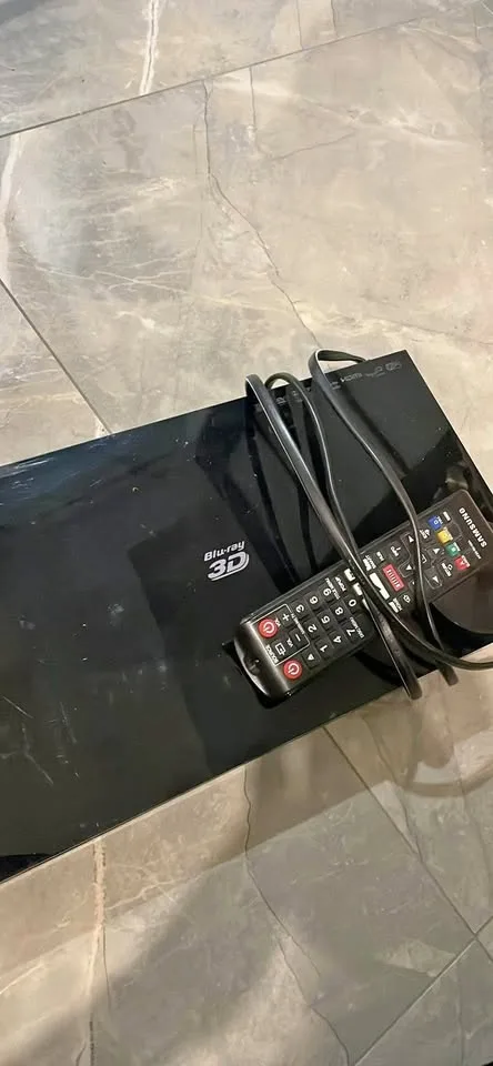 Samsung Blu Ray 3D Player, Wifi, Hdmi, etc with remote