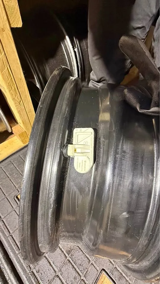 18 inch original OEM Nissan rouge rims