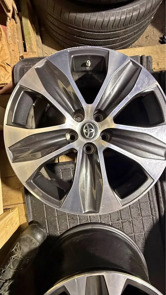 18 inch original OEM Toyota Highlander alloy rims