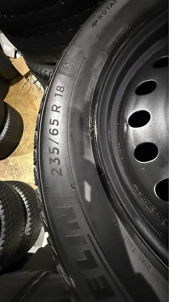 235/65R18 Toyota Highlander Michelin Winter package ￼