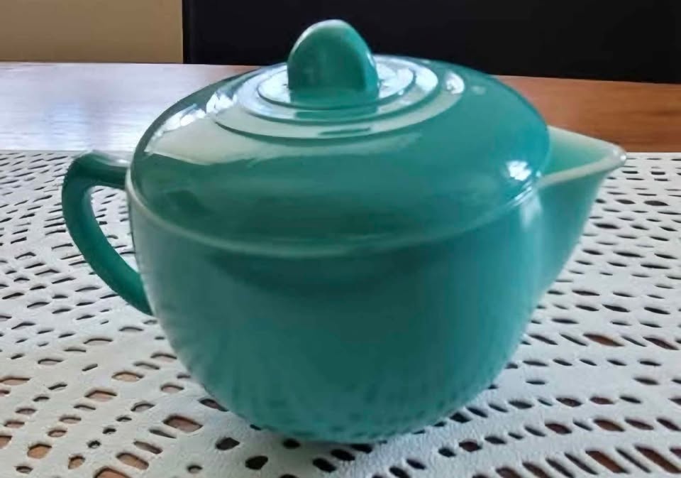 Hazel Atlas Child's Tea Set - photo 4