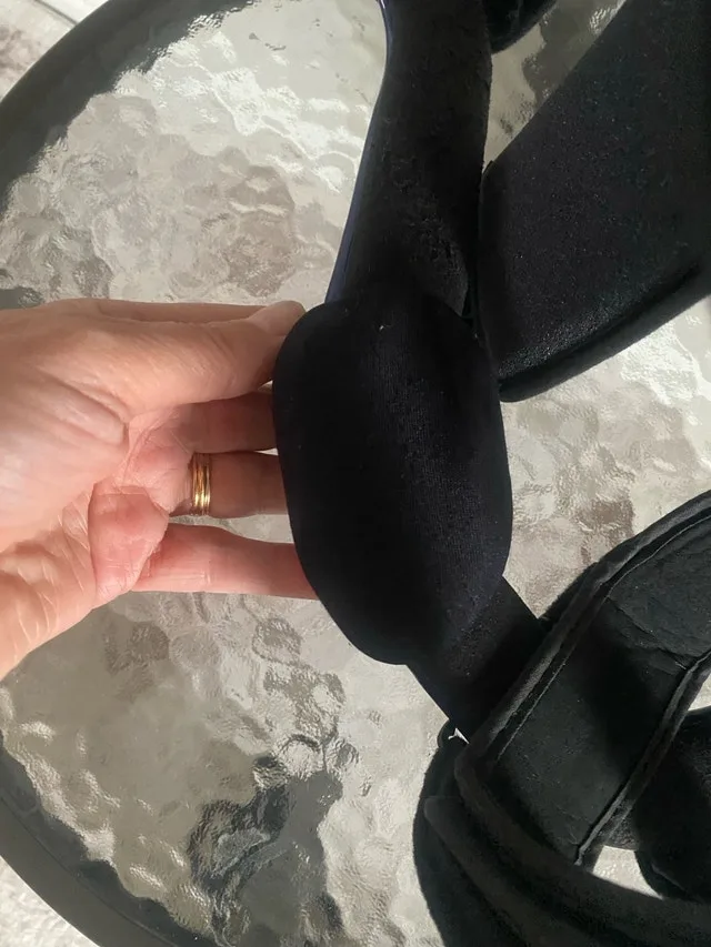 Uesed XXL Donjoy Right Knee brace compare to $700 and over image indicator(5)