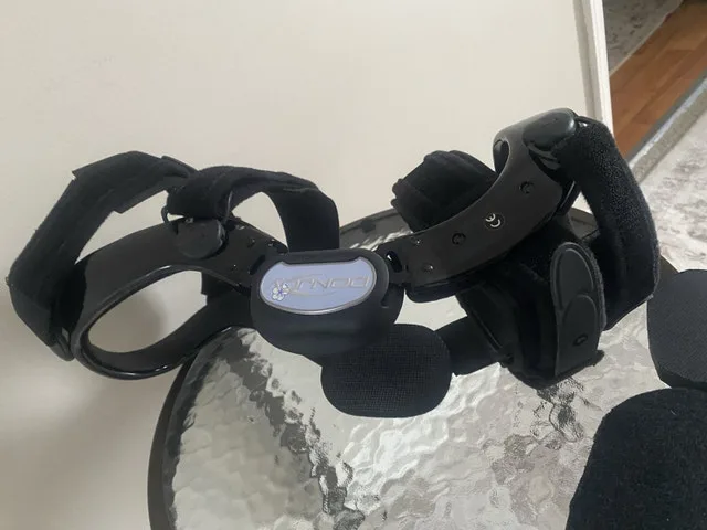 Two Donjoy Knee RIGHT Braces/ Size Medium and XXL image indicator(5)