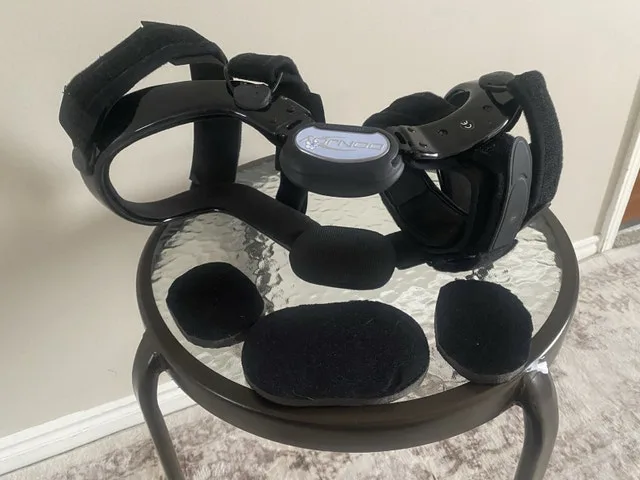 Two Donjoy Knee RIGHT Braces/ Size Medium and XXL image indicator(7)