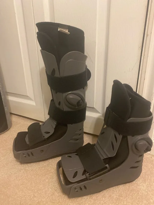 Small Aircast Walking boot for Fructure leg or foot