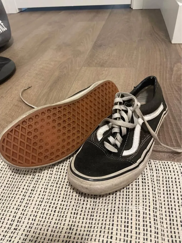 Size 9 women’s vans