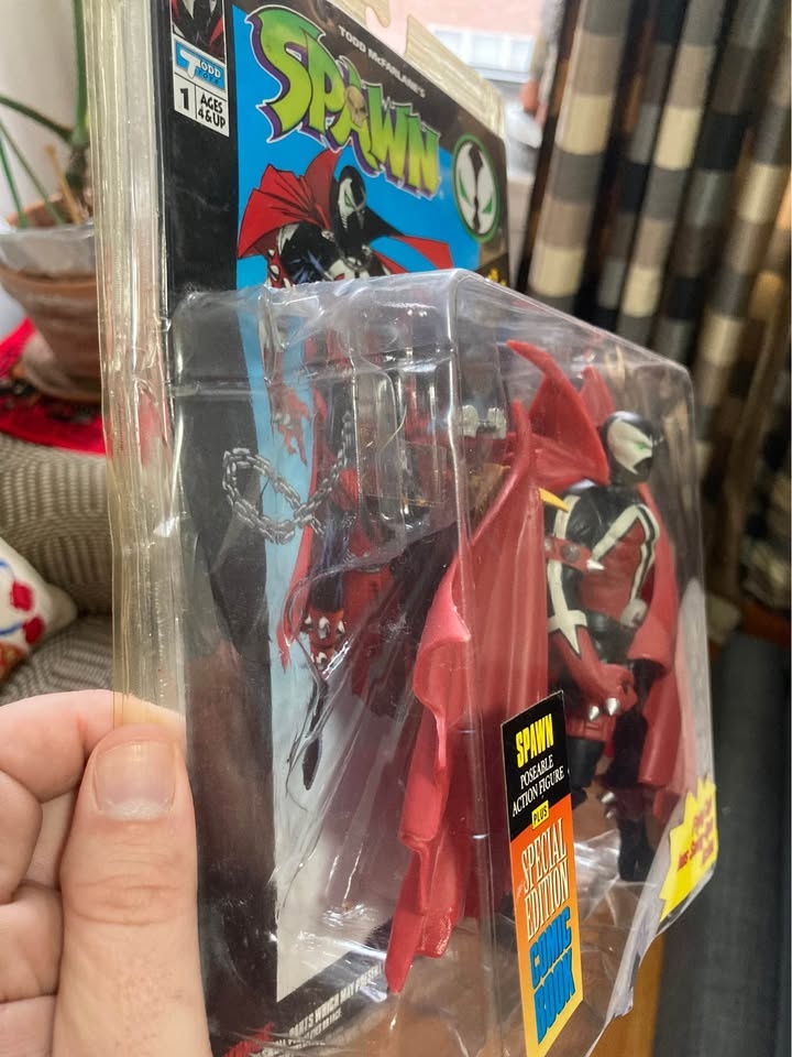 Spawn ‘94 action figure with comic - photo 2