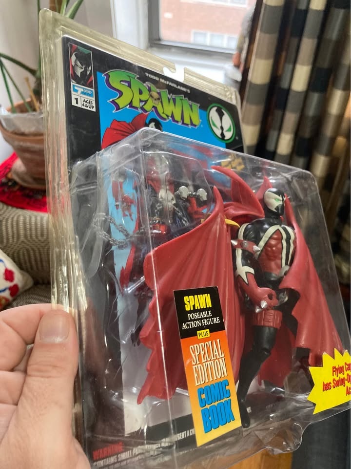 Spawn ‘94 action figure with comic - photo 3
