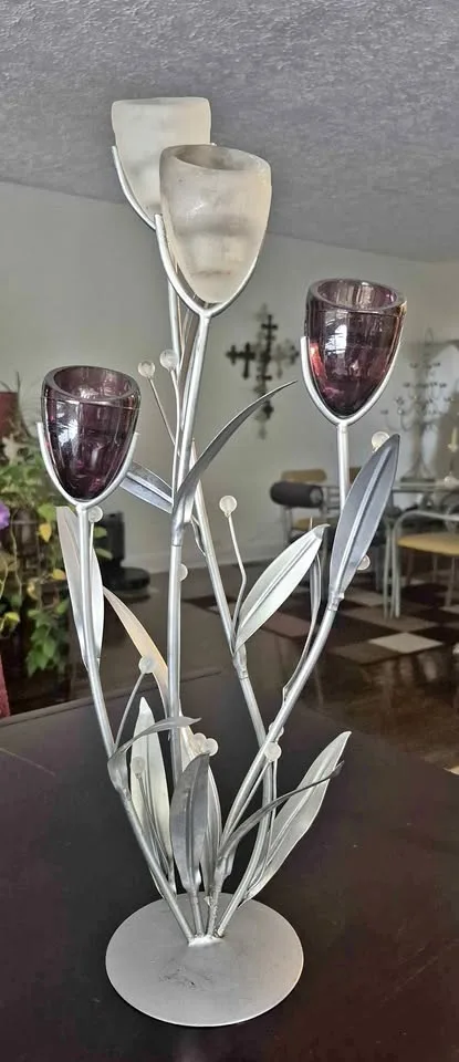 Flower shaped metalic candle holder