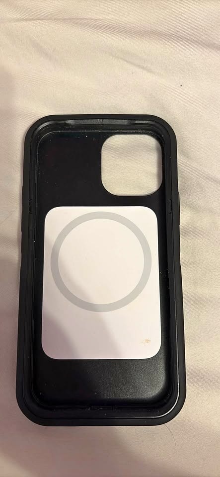 iPhone 12 - Otterbox Defender Case