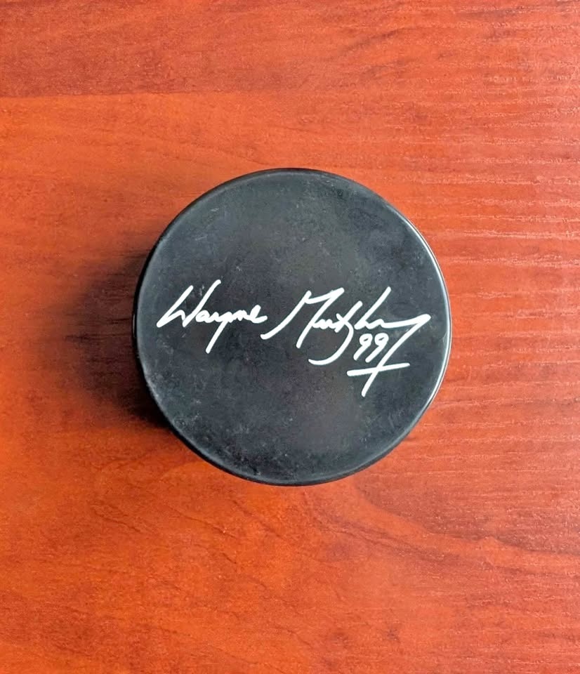 Wayne Gretzky Puck - No.99 Wayne Gretzky Estates