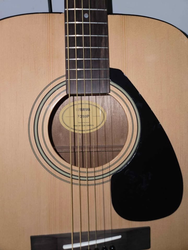Yamaha F310P Acoustic Guitar Bundle – Like New (Bought in June) - photo 2