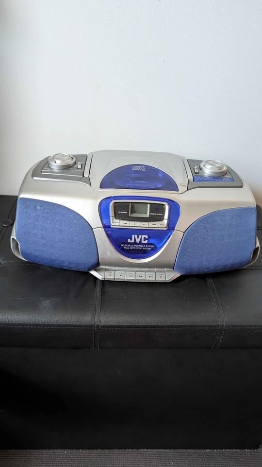 JVC RC-BX33SL Radio CD Cassette Stereo Portable System - photo 2