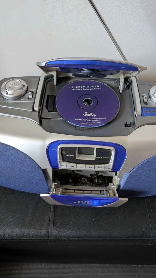 JVC RC-BX33SL Radio CD Cassette Stereo Portable System - photo 3