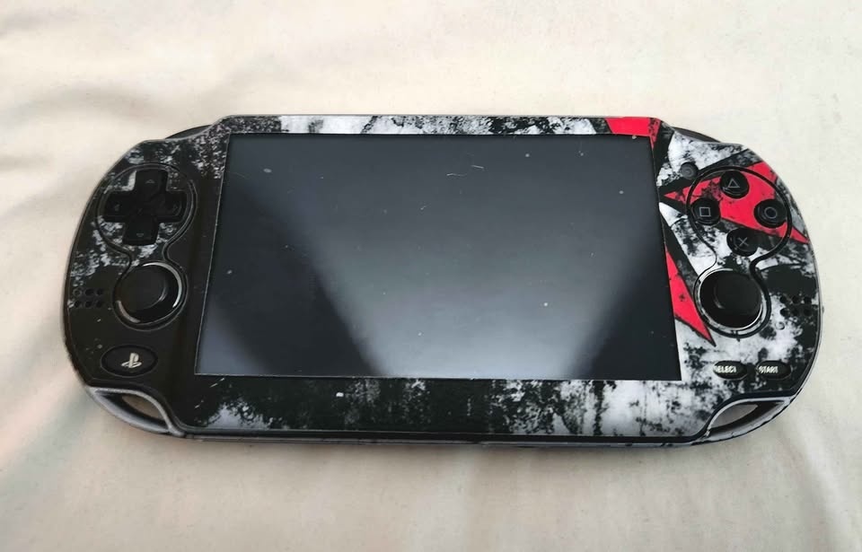 Ps Vita With Games - photo 3